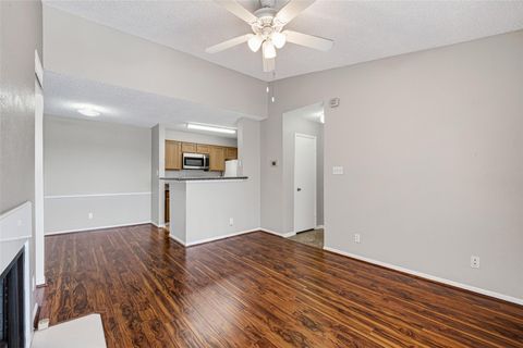 Condo For Rent - 2121 Hepburn Street #1112<br/> Houston, TX 77054