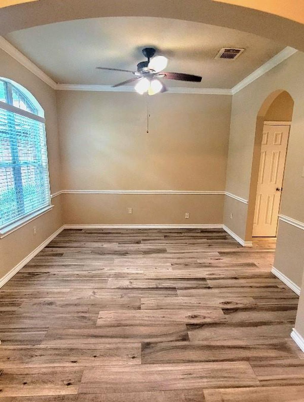 Photo of 10 E Misty Dawn Drive, The Woodlands, TX 77385 (MLS # 60627602)