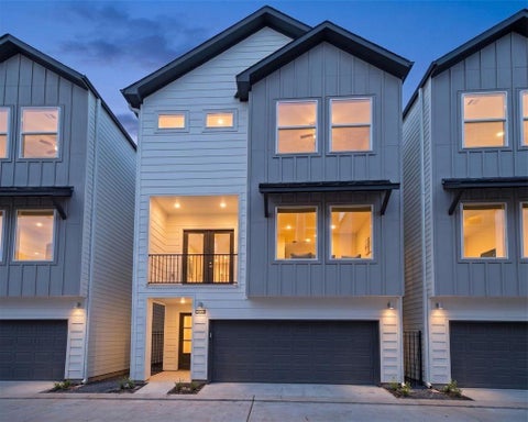 Photo of 902 Kern St ST #B, Houston, TX 77009 (MLS # 67891572)