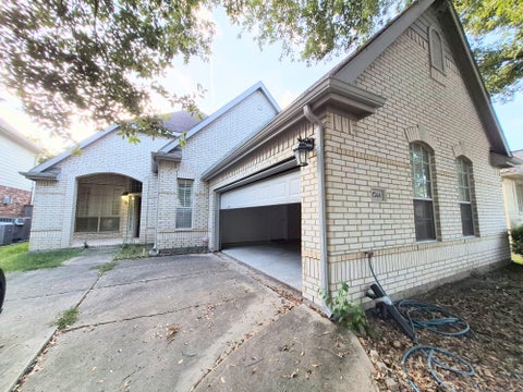 Photo of 1746 Lakeside Enclave Drive, Houston, TX 77077 (MLS # 88708576)