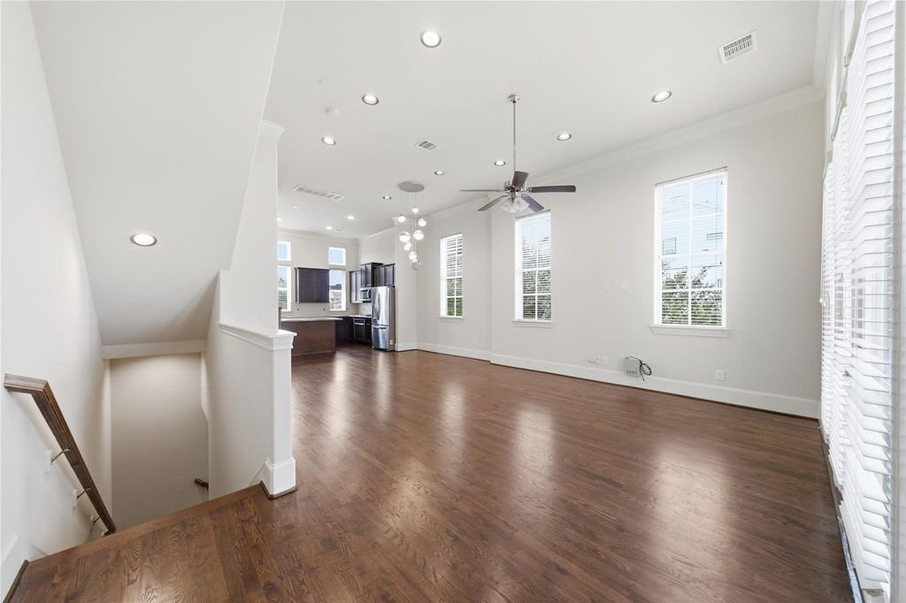 Photo of 1262 W 23rd Street, Houston, TX 77008 (MLS # 98393739)