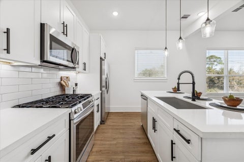 Photo of 5621 Azores Ln, Houston, TX 77091 (MLS # 83663371)
