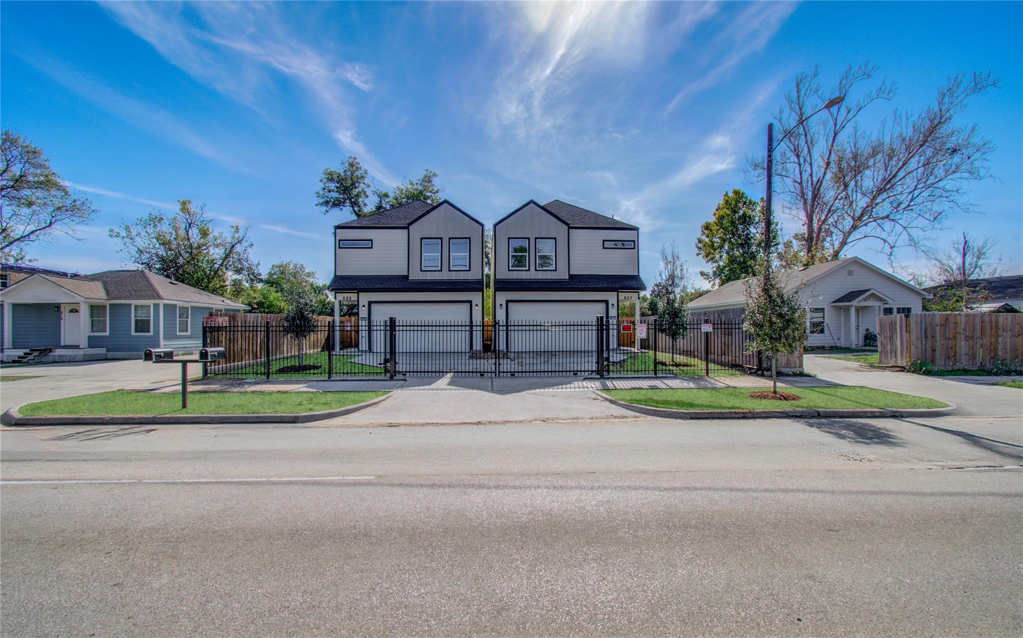 835 S Victory Drive