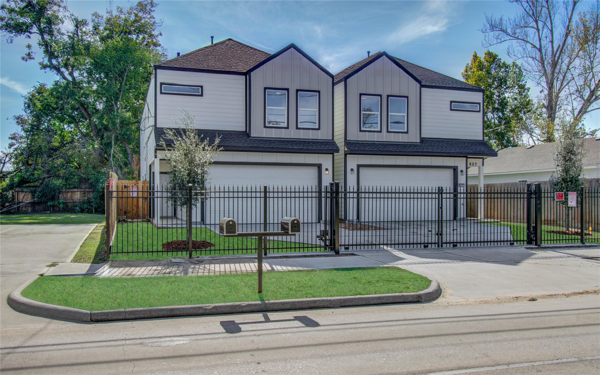835 S Victory Drive