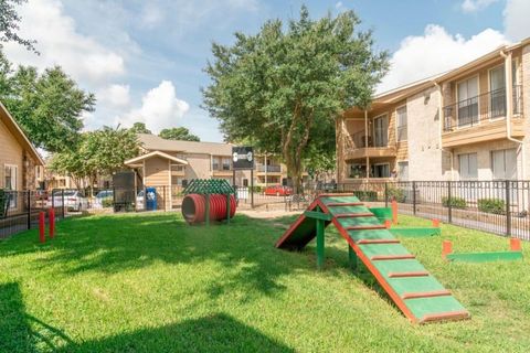Photo of 515 S Bender Avenue Ave #410, Humble, TX 77338 (MLS # 71359265)
