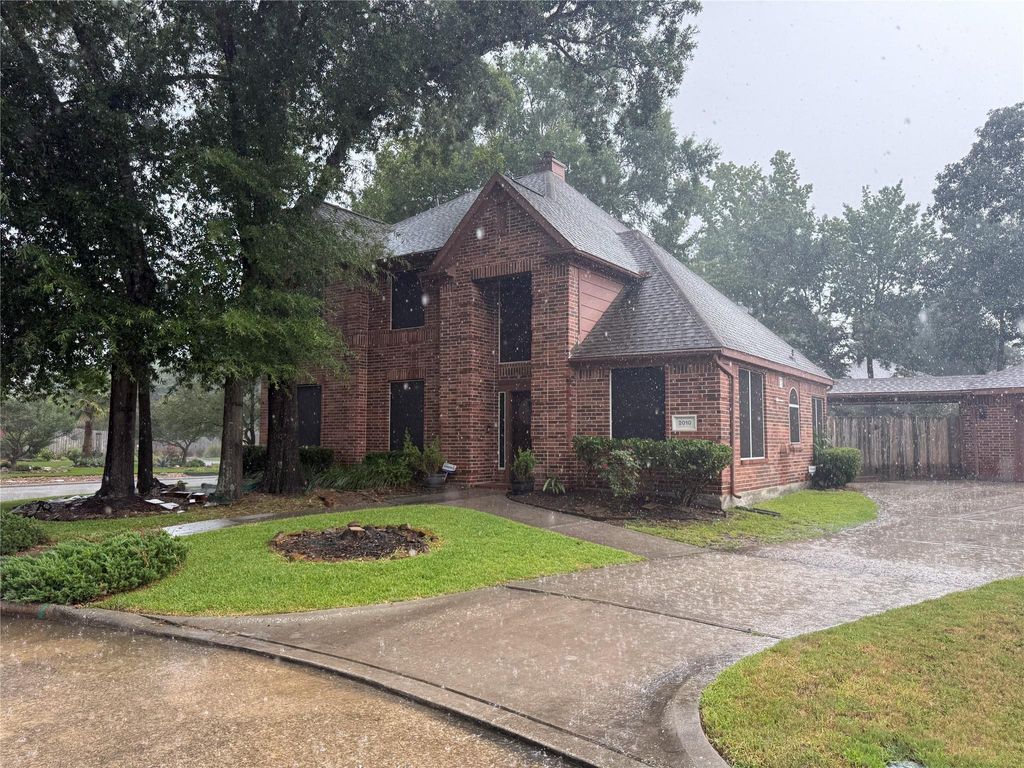 Photo of 2010 Trail Water Court, Houston, TX 77339 (MLS # 70399006)