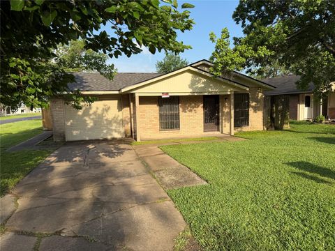 Photo of 601 N 12th Street, La Porte, TX 77571 (MLS # 24886201)
