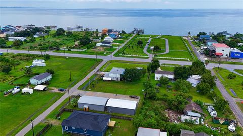 Homes For Sale - 215 22nd Street<br/> Dickinson, TX 77539