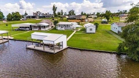 Homes For Sale - 122 Read Oak<br/> Onalaska, TX 77360