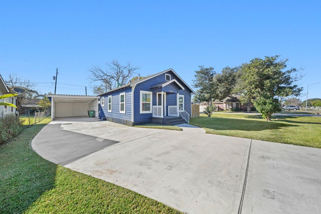 Photo of 8302 Tavenor Lane, Houston, TX 77075 (MLS # 43780830)