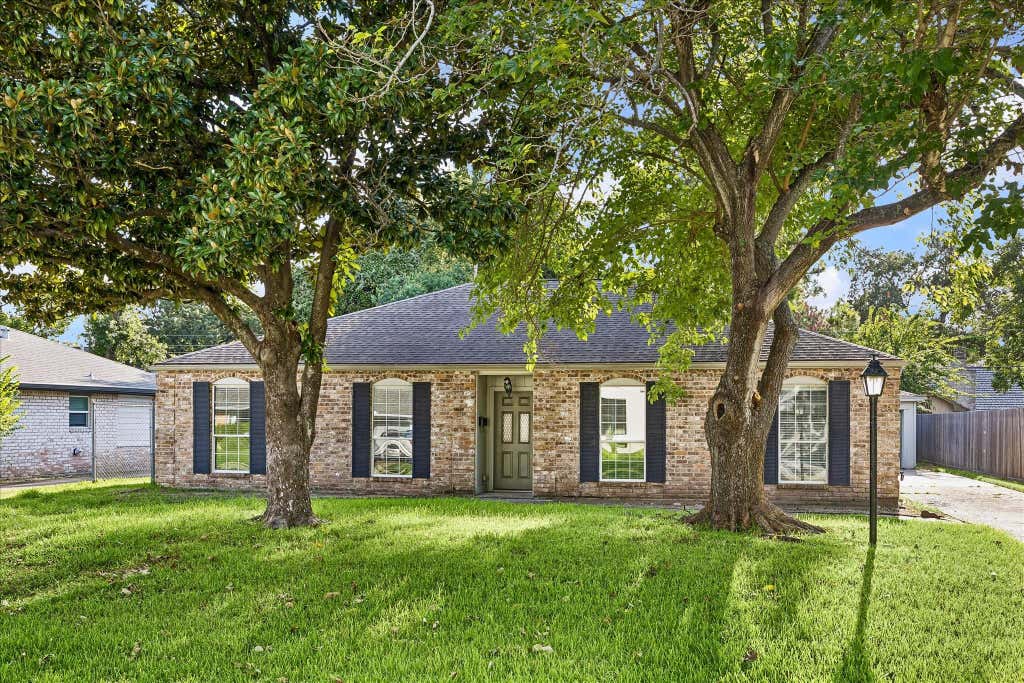 Photo of 1919 Spillers Lane, Houston, TX 77043 (MLS # 39361841)