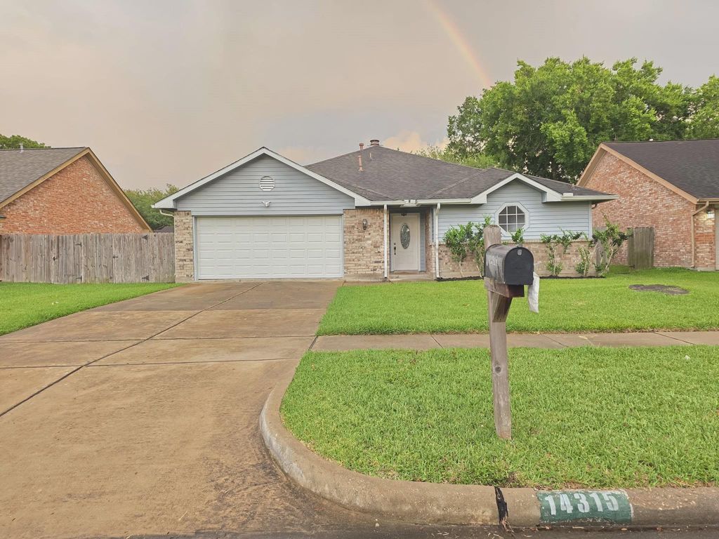 Photo of 14315 Royal Hill Drive, Houston, TX 77083 (MLS # 30829542)