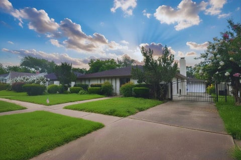Photo of 6203 Wigton Drive, Houston, TX 77096 (MLS # 55525017)