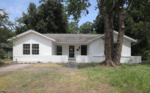 Photo of 5738 Newquay Street, Houston, TX 77085 (MLS # 12943456)