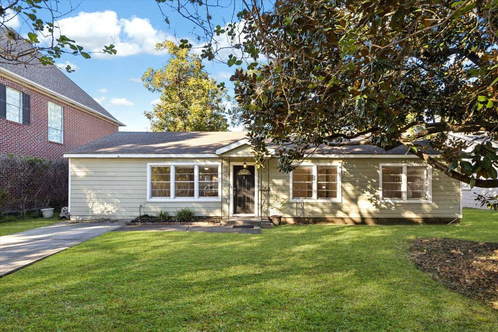 Photo of 5122 Locust Street, Bellaire, TX 77401 (MLS # 21818072)