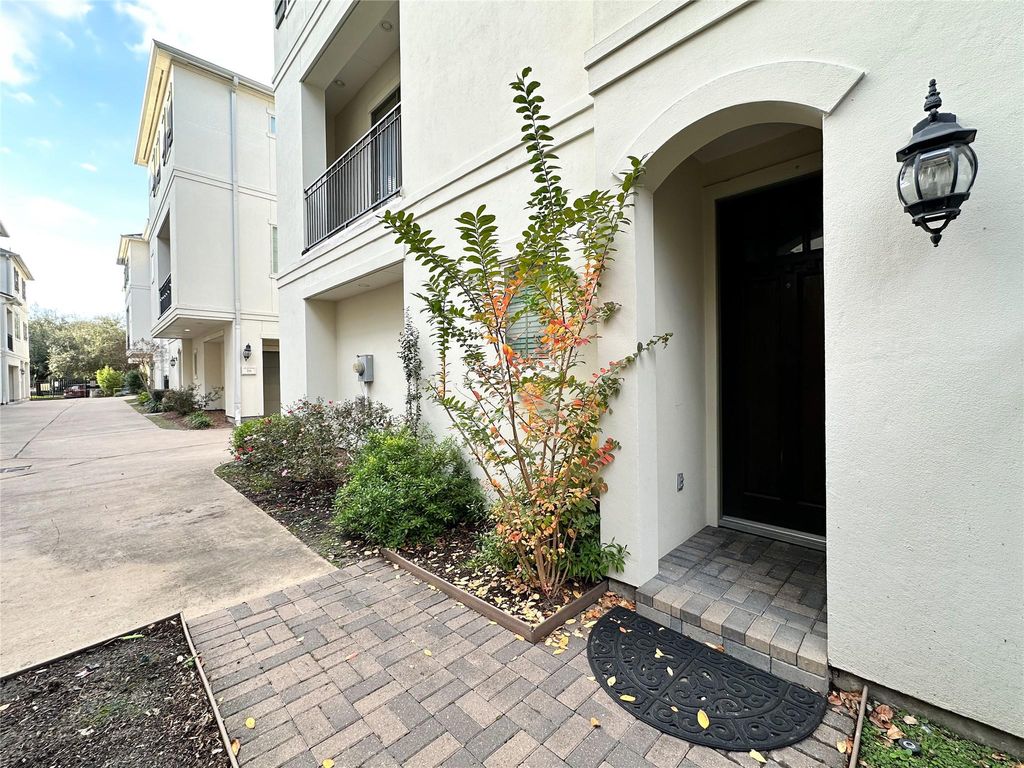 Photo of 10 Hermann Park Court, Houston, TX 77021 (MLS # 57831587)