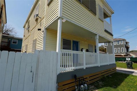 Photo of 1213 28th St ST #2, Galveston, TX 77550 (MLS # 22282625)