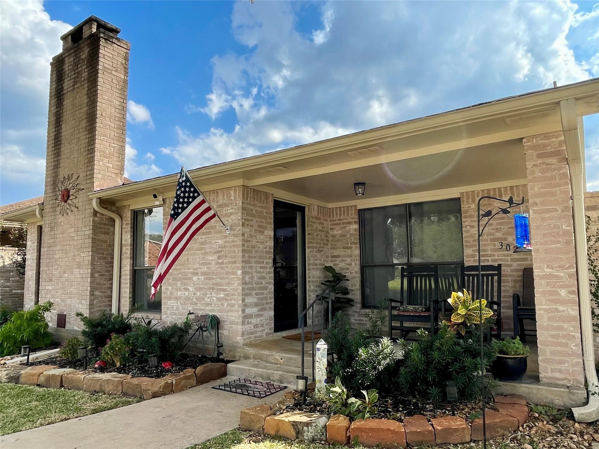 302 Mayfair Circle