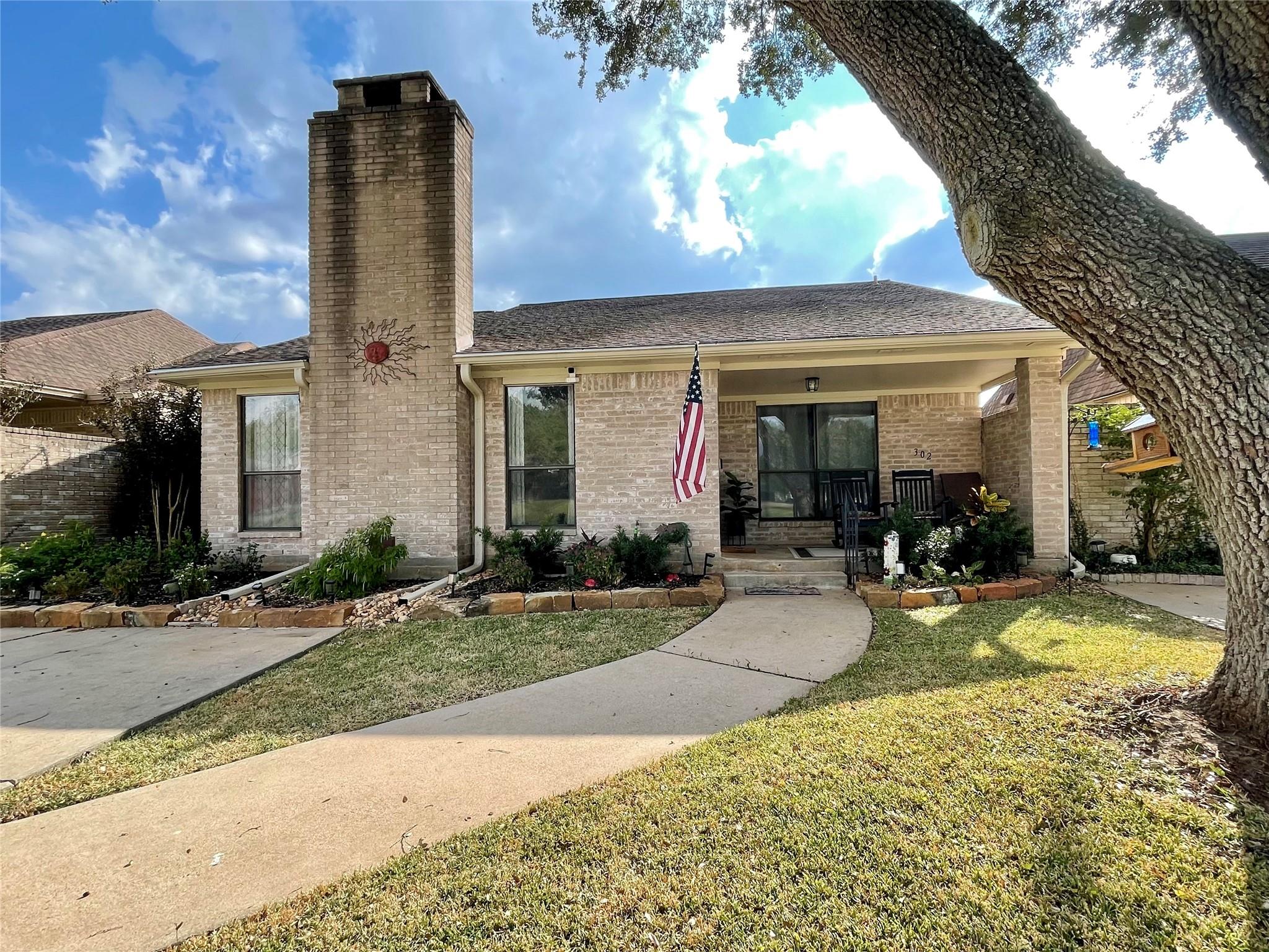 302 Mayfair Circle