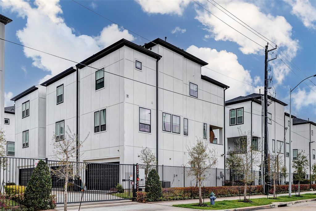 Photo of 2802 Grand Fountains Drive #A, Houston, TX 77054 (MLS # 90228593)