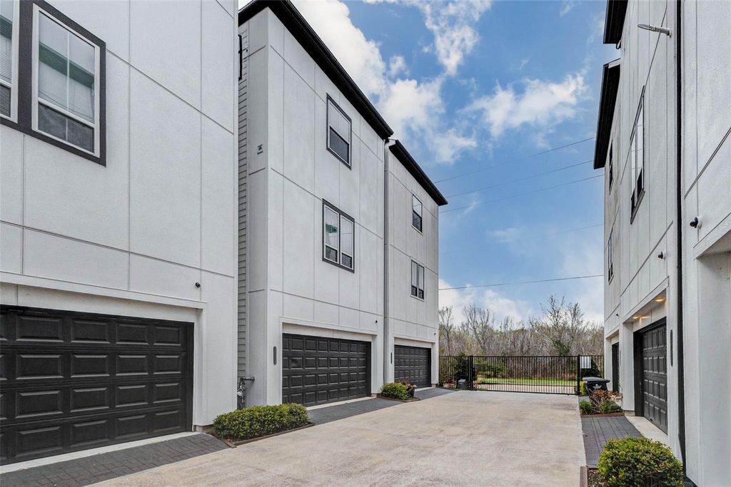 Photo of 2802 Grand Fountains Drive #A, Houston, TX 77054 (MLS # 90228593)