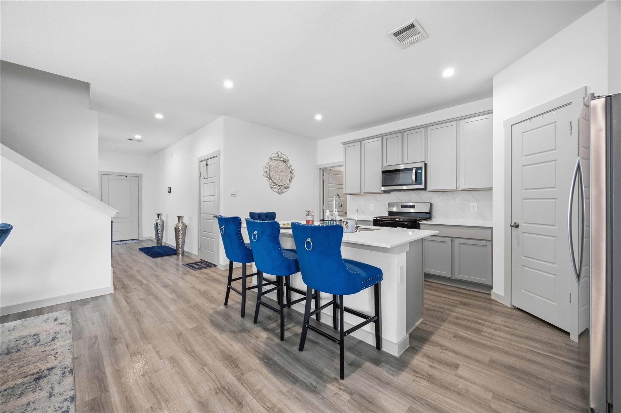 7835 Sleek Flock Lane