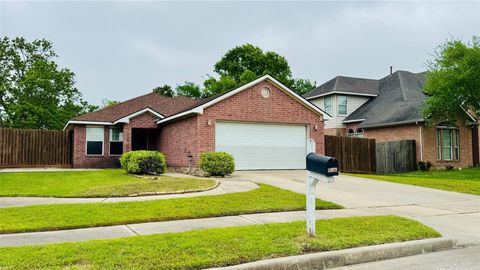 Photo of 4007 Hunters Ridge Drive, Baytown, TX 77521 (MLS # 65238391)