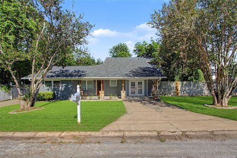 Homes For Sale - 241 S Masonic Street<br/> Bellville, TX 77418