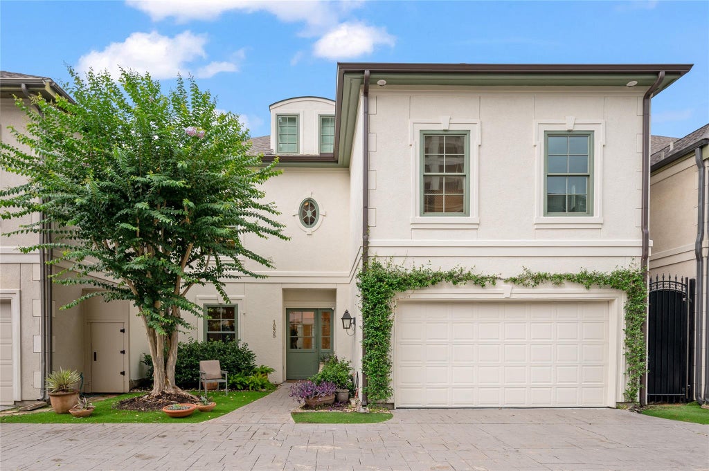 Photo of 1235 Wynden Oaks Garden Drive, Houston, TX 77056 (MLS # 93574710)
