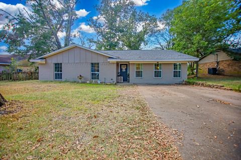 Photo of 103 Quail Ridge Drive, Nacogdoches, TX 75961 (MLS # 26255008) Photo of 103 Quail Ridge Drive, Nacogdoches, TX 75961 (MLS # 26255008)