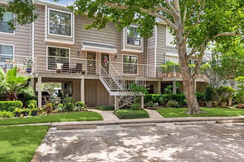 Photo of 33 Lakewood Lane, Seabrook, TX 77586 (MLS # 36583011)