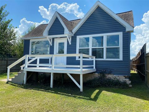 Photo of 2371 Broadway Street E, San Leon, TX 77539 (MLS # 41937050)