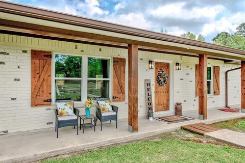 Homes For Sale - 2363 Twin Oaks<br/> Orange County, Orange, TX 77630