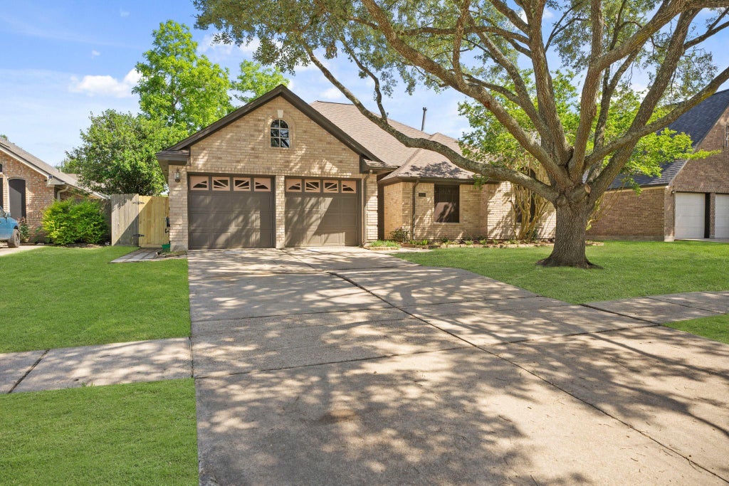 Photo of 710 Lochnell Drive, Houston, TX 77062 (MLS # 65845262)