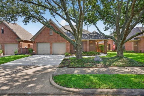 Photo of 13911 Carriage Walk Lane, Houston, TX 77077 (MLS # 35339765)