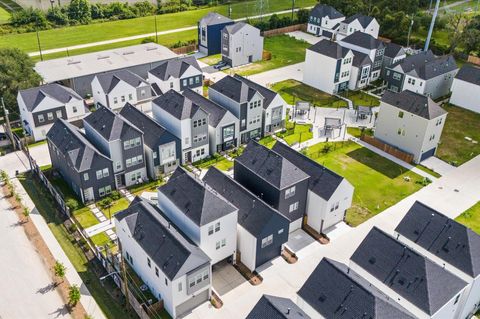 Photo of 2305 Springwood Vista Lane, Houston, TX 77055 (MLS # 84506158)