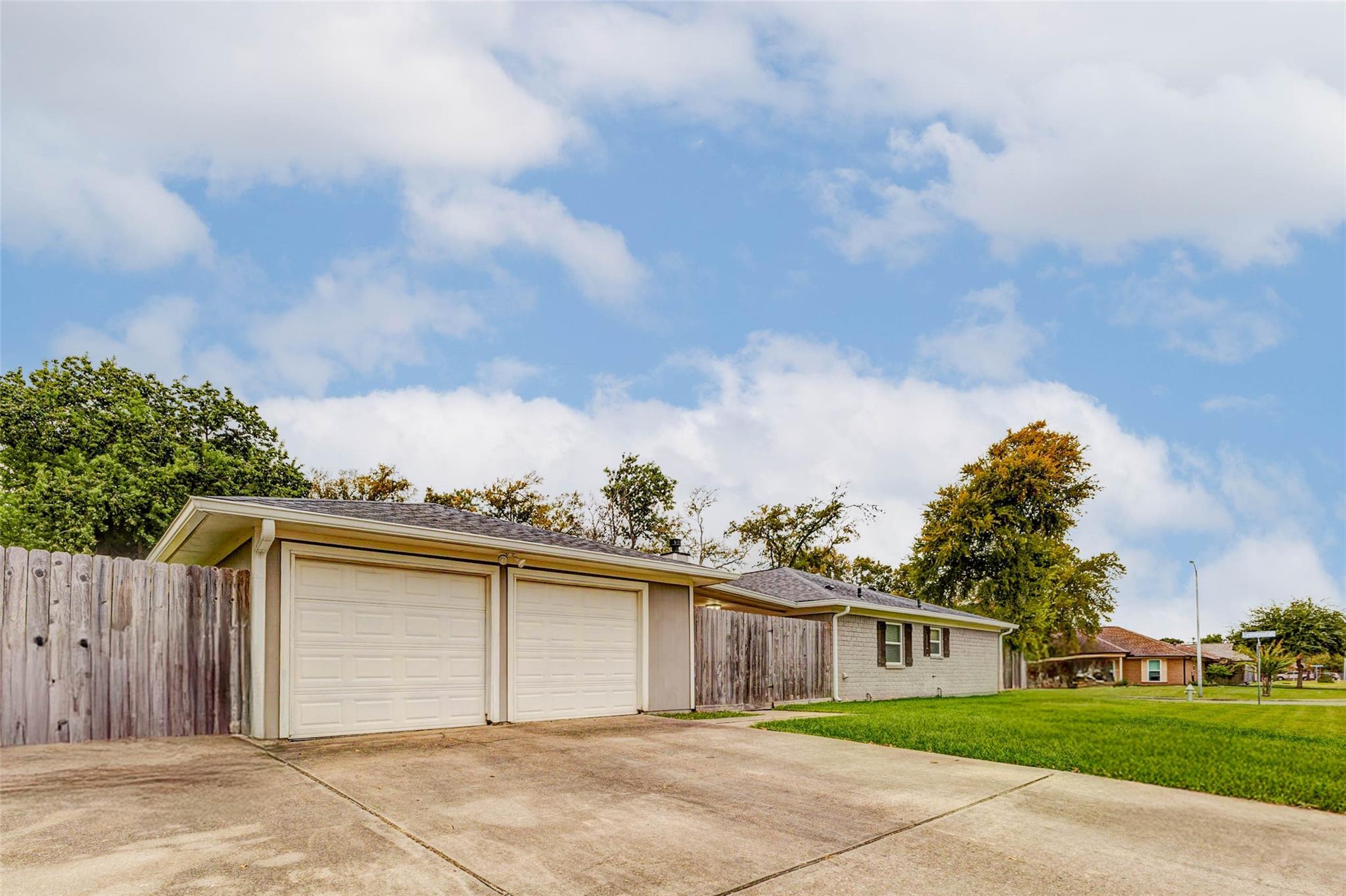 13703 Lynnwood Lane