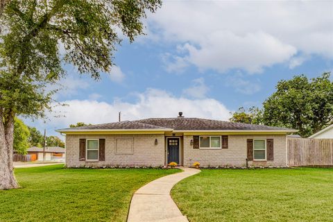 13703 Lynnwood Lane Sugar Land TX 77498