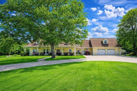Photo of 144 Wood Farm Road, Huntsville, TX 77320 (MLS # 67425066)