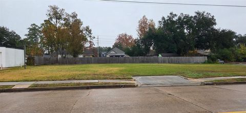 Photo of 711 E Main Street, Humble, TX 77338 (MLS # 13253059)