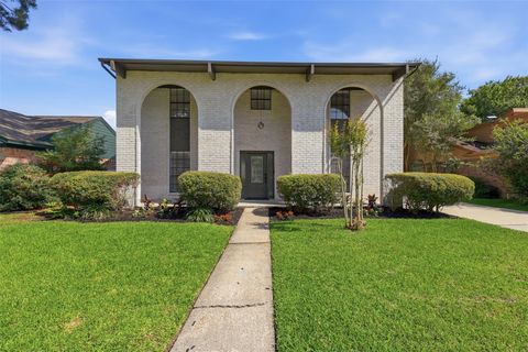 Photo of 16306 Mill Point Dr, Houston, TX 77059 (MLS # 46340375)