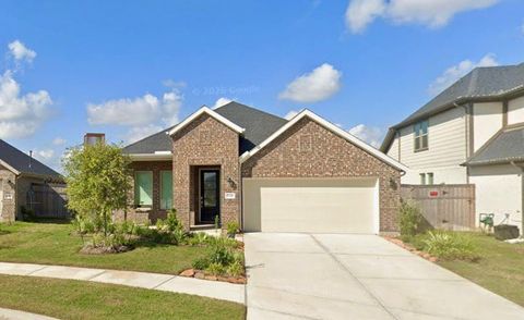 Photo of 31546 Beacon Cove Trail Trl, Fulshear, TX 77441 (MLS # 70294128)