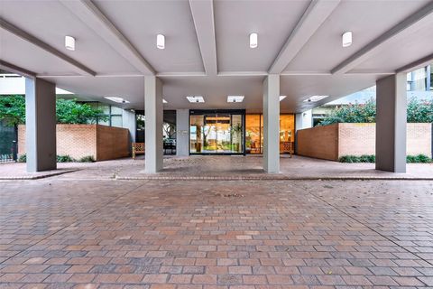 Photo of 15 Greenway Plaza #2A, Houston, TX 77046 (MLS # 26857185)