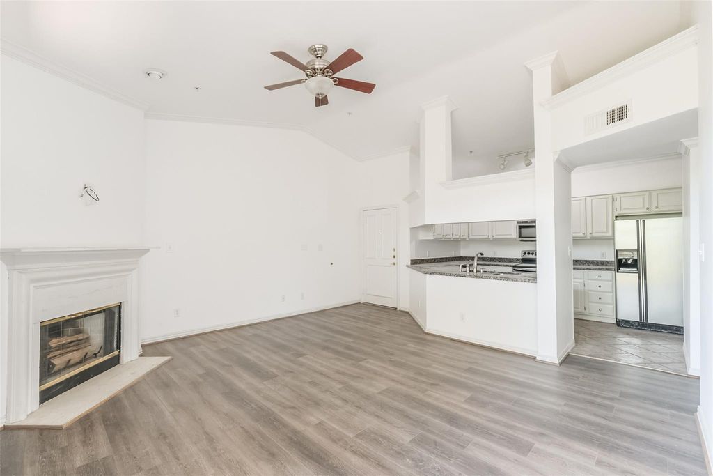 Photo of 2111 Welch Street #A301, Houston, TX 77019 (MLS # 96403597)