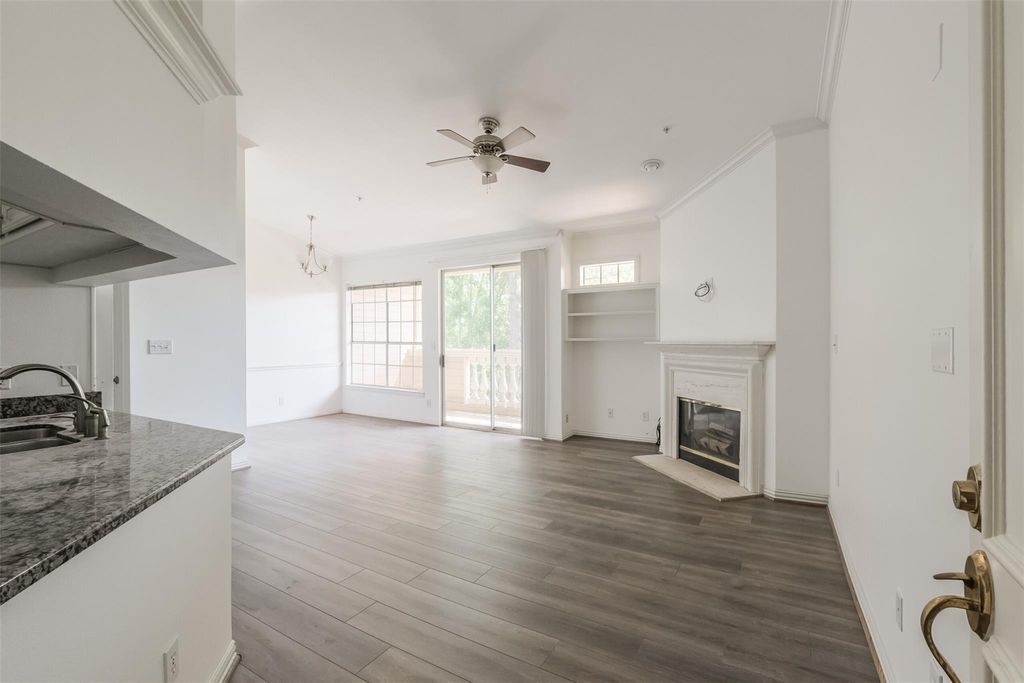 Photo of 2111 Welch Street #A301, Houston, TX 77019 (MLS # 96403597)