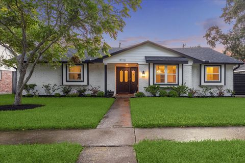 Photo of 9710 Bob White Drive, Houston, TX 77096 (MLS # 74801493)