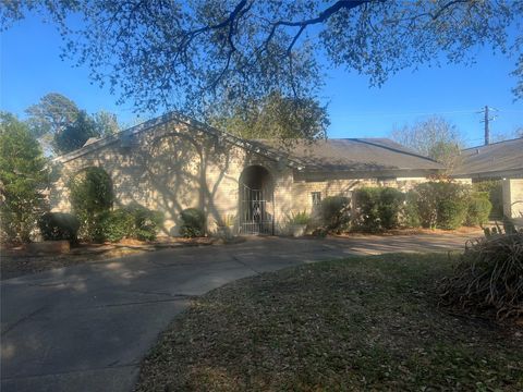 Photo of 2603 Briarpark Drive, Houston, TX 77042 (MLS # 74880682)