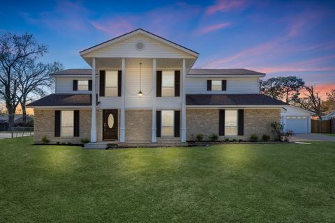 5105 Interlachen Street Baytown TX 77521