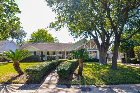 Photo of 7923 Burgoyne Road, Houston, TX 77063 (MLS # 25627673)