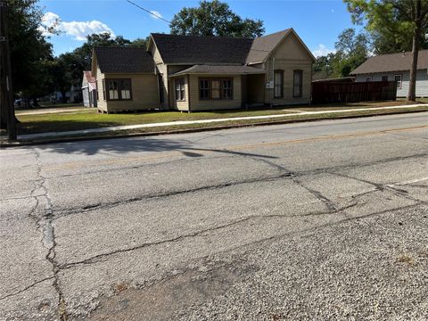 Photo of 312 S Mechanic Street, El Campo, TX 77437 (MLS # 52988287)